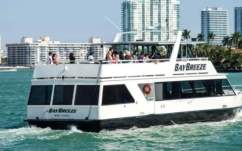 Biscayne Bay Millionaires' Homes Sightseeing Cruise — boat tours and day cruises from Miami, USA