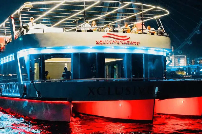 Sunset or Dinner Cruise with Live Music & Open Bar — a boat tour from Dubai, UAE
