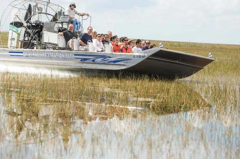Day-cruise boats at Las Olas & the New River on a boat tour from Fort Lauderdale, USA