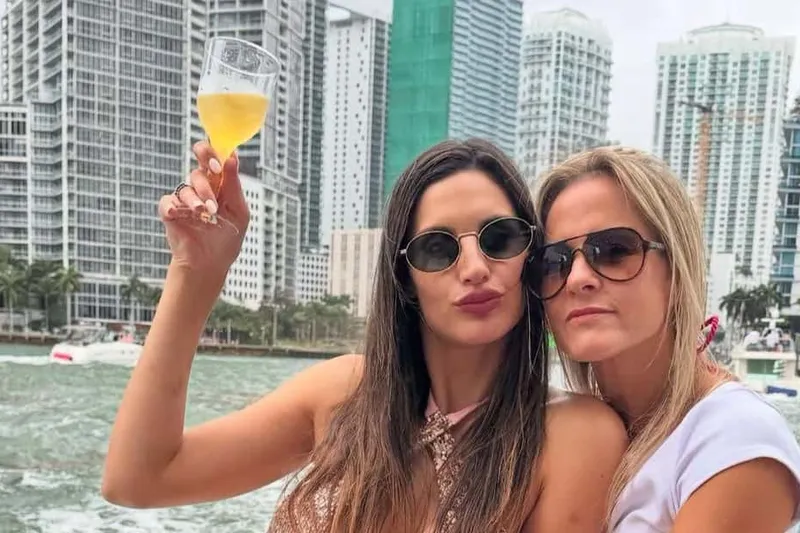 1-hour Miami Private Boat Ride with champagne and captain — a boat tour from Miami, USA