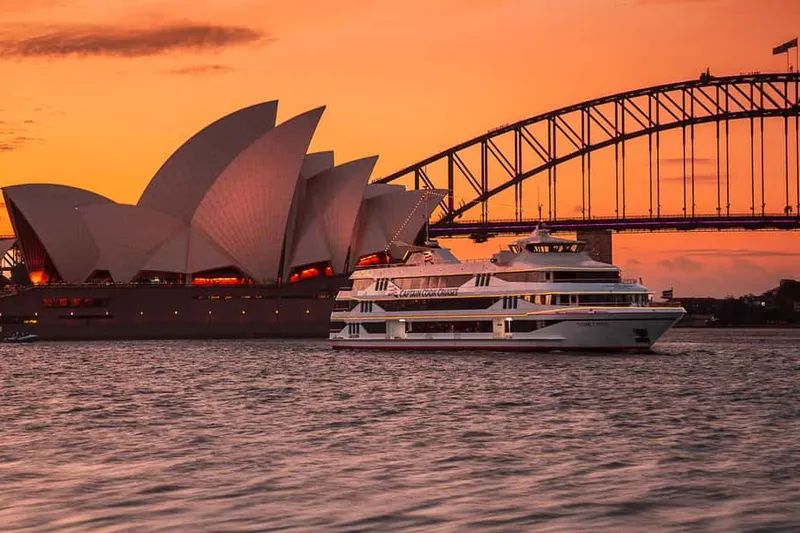 Sydney Harbour Dinner Cruise with 3, 4 or 5-Course Menu — a boat tour from Sydney, Australia